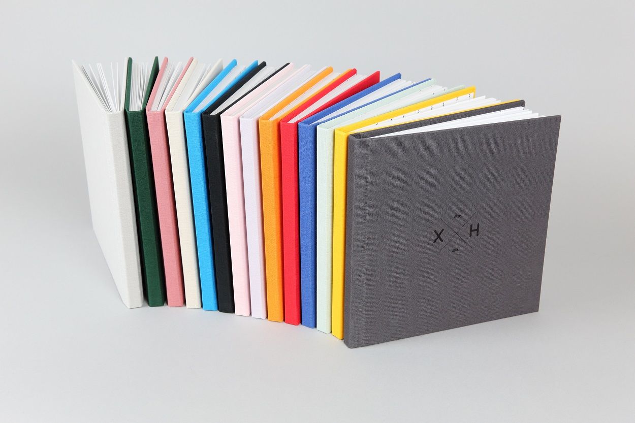 Premium wedding album with leather cover — Laramonphoto